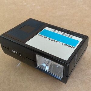 🎥 Vintage Pocket Camera Flash 🎥